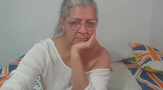 Snapshot of candy_mature_ chatting on February 24, 9:52 pm candy mature online show from February 24, 9:52 pm