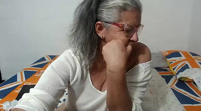 Snapshot of candy_mature_ chatting on February 25, 12:58 am candy mature online show from February 25, 12:58 am