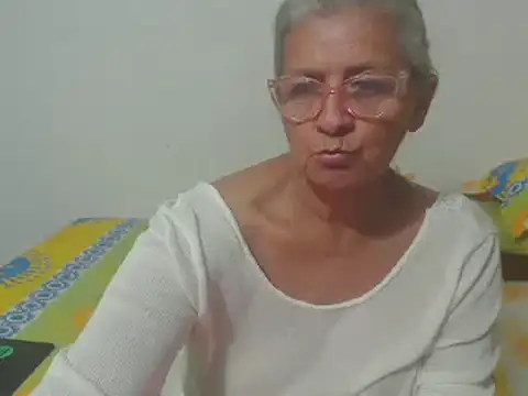 Snapshot of candy_mature_ chatting on March 7, 2:04 am candy mature online show from March 7, 2:04 am