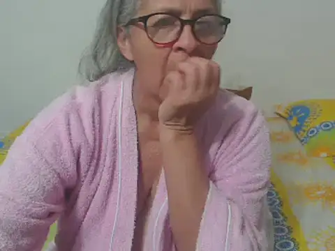 Snapshot of candy_mature_ chatting on March 12, 3:40 pm candy mature online show from March 12, 3:40 pm