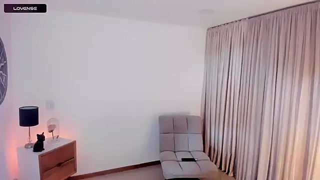 vangie  online show from February 1, 5:00 pm