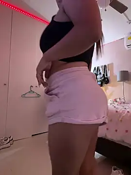 Snapshot of DarianaGuzz chatting on February 28, 3:59 am DarianaGuzz online show from February 28, 3:59 am