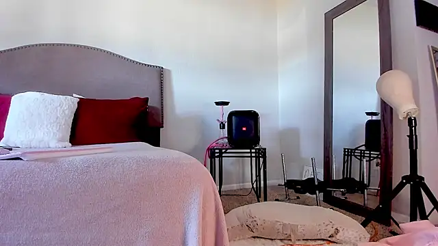 yiauana online show from November 2, 3:58 pm