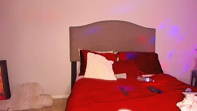 yiauana online show from November 25, 5:40 am