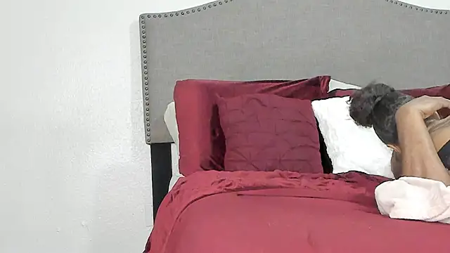 yiauana online show from June 5, 11:38 am