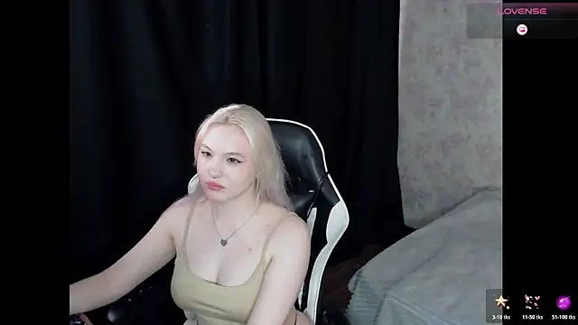 Snapshot of VikaPowers chatting on March 17, 7:39 pm VikaPowers online show from March 17, 7:39 pm