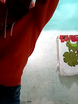 Snapshot of crowten chatting on November 26, 2:51 pm crowten online show from November 26, 2:51 pm