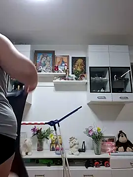 AvaLloyd online show from January 28, 5:03 pm