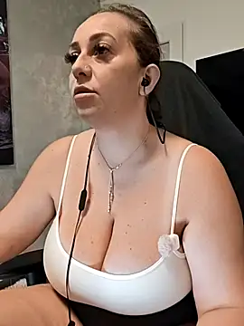 AvaLloyd online show from October 5, 3:38 am