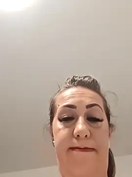 AvaLloyd online show from October 31, 3:29 am