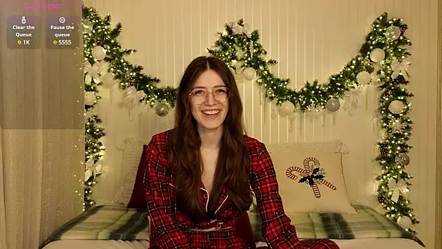 Ester Hill online show from January 9, 11:45 pm