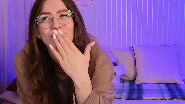 Ester Hill online show from January 20, 12:15 am