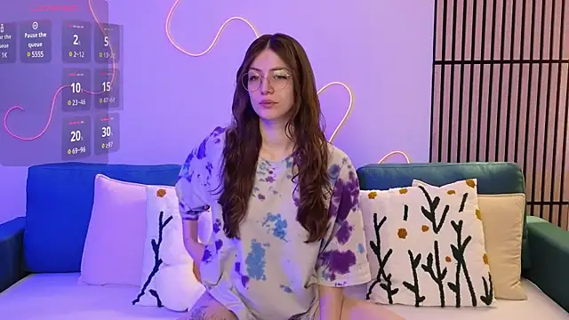 Ester Hill online show from February 24, 9:09 pm