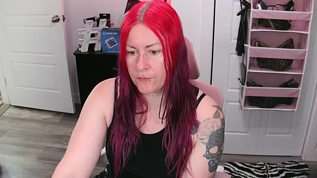 Snapshot of gennyrock chatting on June 5, 11:49 am gennyrock online show from June 5, 11:49 am