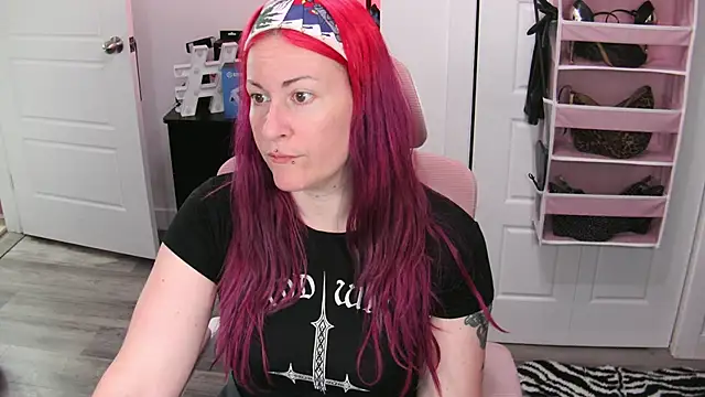 Snapshot of gennyrock chatting on June 13, 12:47 pm gennyrock online show from June 13, 12:47 pm