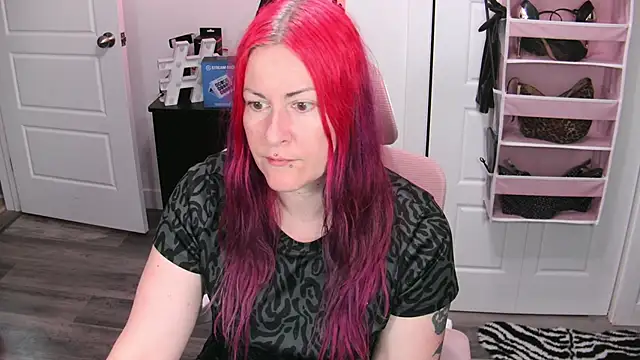 Snapshot of gennyrock chatting on June 14, 2:52 pm gennyrock online show from June 14, 2:52 pm
