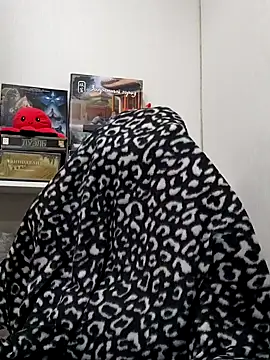 ElliMoor online show from December 13, 3:43 pm