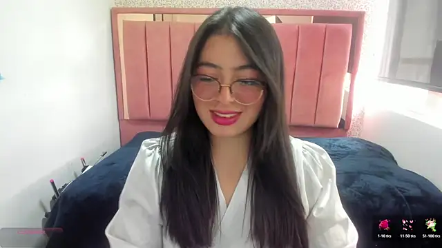 Snapshot of MiaWils_ chatting on June 6, 7:07 pm MiaWils online show from June 6, 7:07 pm