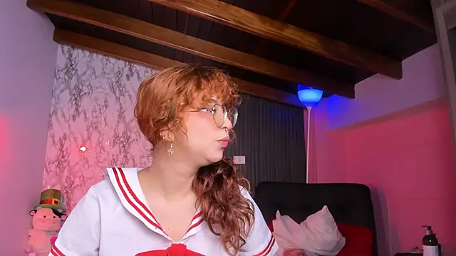 chloe blue online show from October 3, 11:18 am