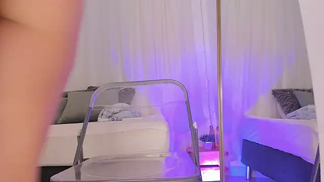 Petite Lucie online show from December 6, 10:08 pm