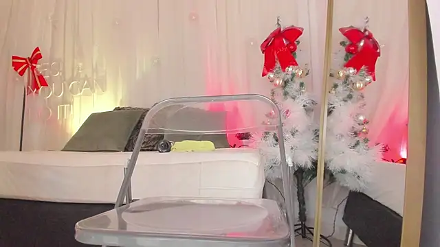 Petite Lucie online show from December 18, 10:13 pm