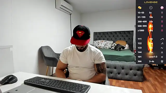 Snapshot of supermanboy94 chatting on October 10, 5:39 am supermanboy94 online show from October 10, 5:39 am