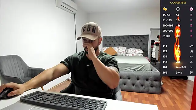 Snapshot of supermanboy94 chatting on October 13, 5:29 am supermanboy94 online show from October 13, 5:29 am