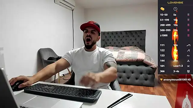 Snapshot of supermanboy94 chatting on October 23, 5:18 am supermanboy94 online show from October 23, 5:18 am