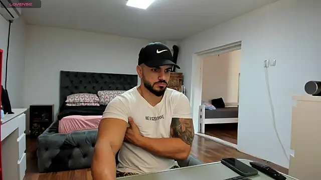 Snapshot of supermanboy94 chatting on November 3, 7:20 am supermanboy94 online show from November 3, 7:20 am