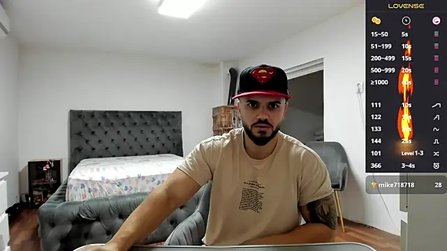 Snapshot of supermanboy94 chatting on November 21, 6:45 am supermanboy94 online show from November 21, 6:45 am