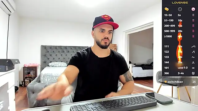 Snapshot of supermanboy94 chatting on November 25, 6:46 am supermanboy94 online show from November 25, 6:46 am