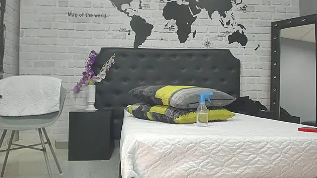 Snapshot of Rhaegal_hot chatting on March 22, 6:47 pm Rhaegal hot online show from March 22, 6:47 pm
