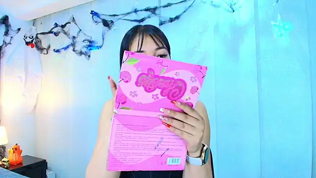 lina bedoya  online show from October 25, 11:40 am