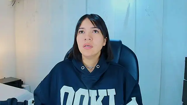 lina bedoya  online show from November 28, 11:35 am