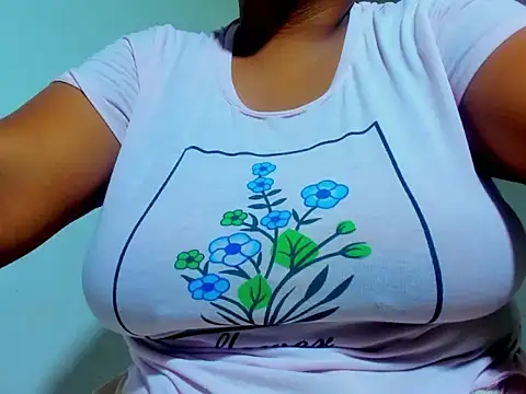 Snapshot of Kika_teem chatting on July 24, 3:04 am Kika teem online show from July 24, 3:04 am