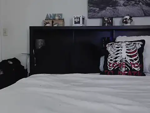 CrystalLakeXO online show from February 21, 5:56 am