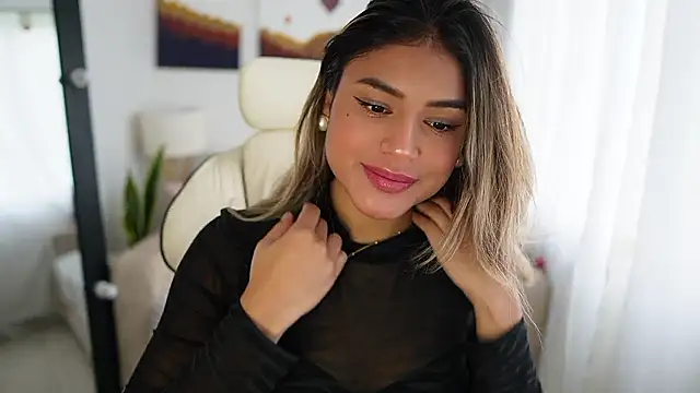 SaraParisi online show from December 5, 8:44 pm