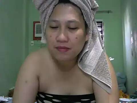 sweetsexysmile online show from June 17, 2:03 am