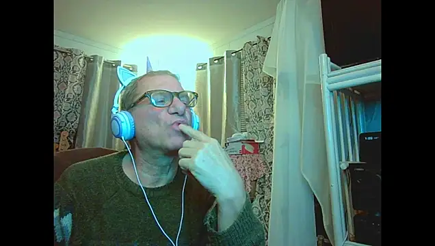 coryassman online show from March 25, 8:09 am