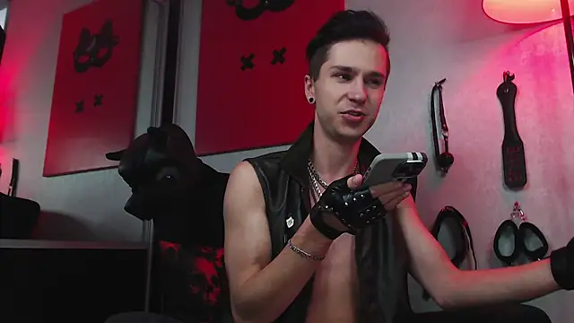 Joseph  Quinn online show from March 2, 2:10 pm