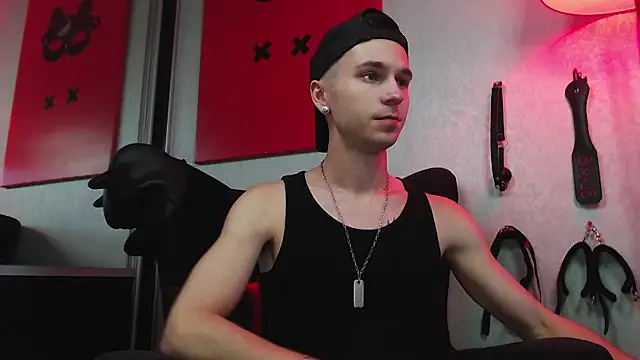 Joseph  Quinn online show from March 9, 1:48 pm