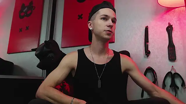 Joseph  Quinn online show from March 16, 9:05 am