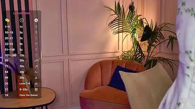 arielabradberry online show from December 5, 11:30 am