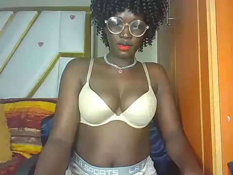 cutesmiling online show from March 7, 8:23 am