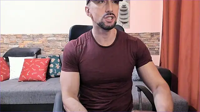 HotHunkTrainer online show from January 21, 5:20 pm