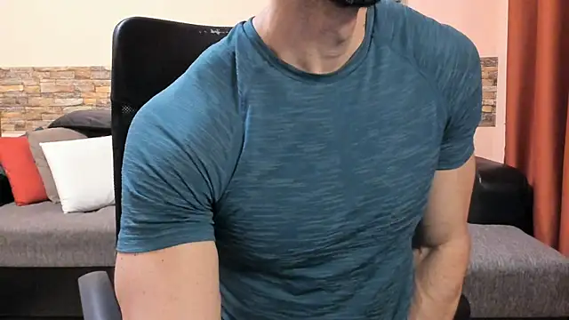HotHunkTrainer online show from June 9, 7:53 am
