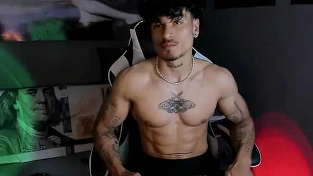 Snapshot of Thomas_Fit1 chatting on March 30, 12:22 am Thomas Fit1 online show from March 30, 12:22 am