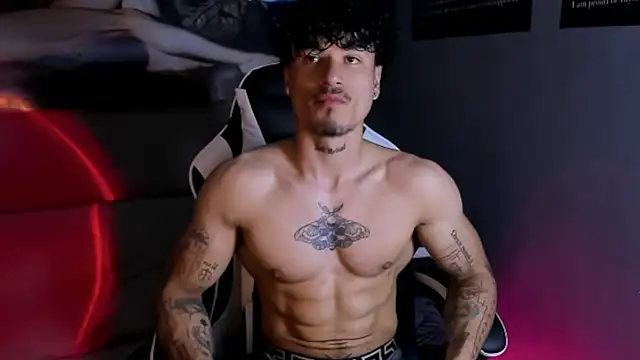Snapshot of Thomas_Fit1 chatting on April 2, 12:41 am Thomas Fit1 online show from April 2, 12:41 am
