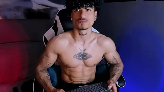 Snapshot of Thomas_Fit1 chatting on April 4, 1:59 am Thomas Fit1 online show from April 4, 1:59 am