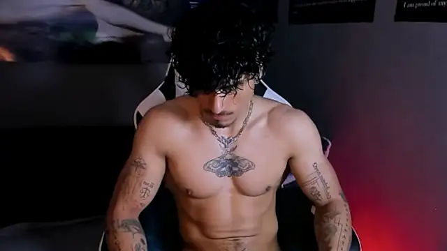 Snapshot of Thomas_Fit1 chatting on April 6, 6:53 pm Thomas Fit1 online show from April 6, 6:53 pm